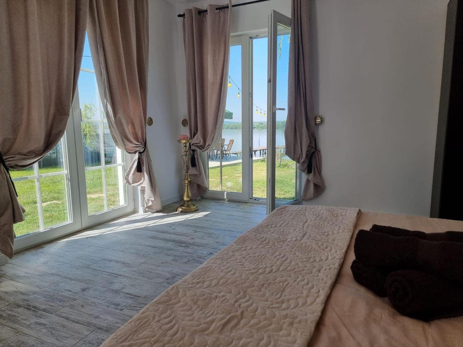 Elgringo Clisura Dunarii Moldova Noua Bagian luar foto
